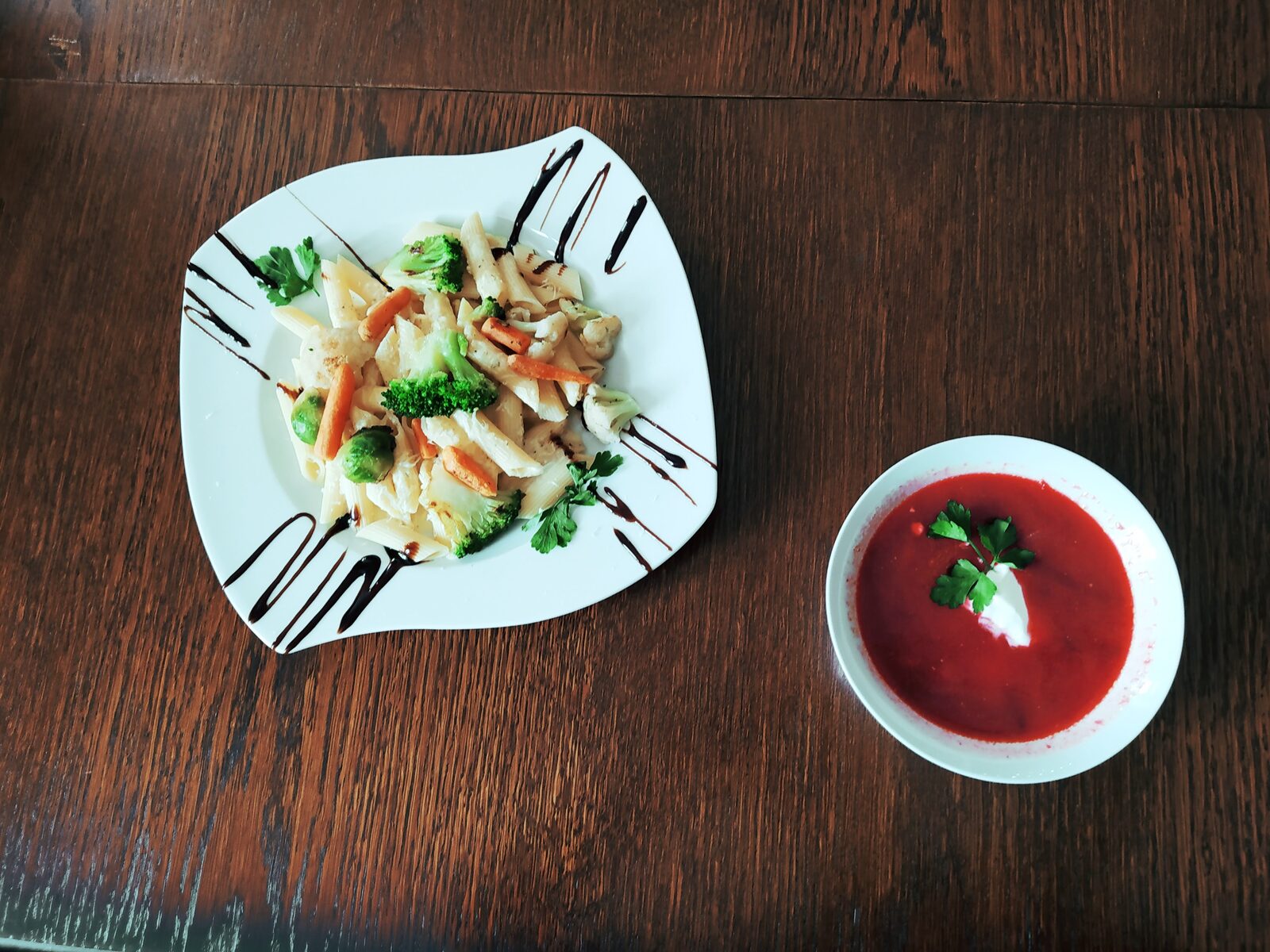 Suppe und leichtes Gericht im Restaurant Dukat